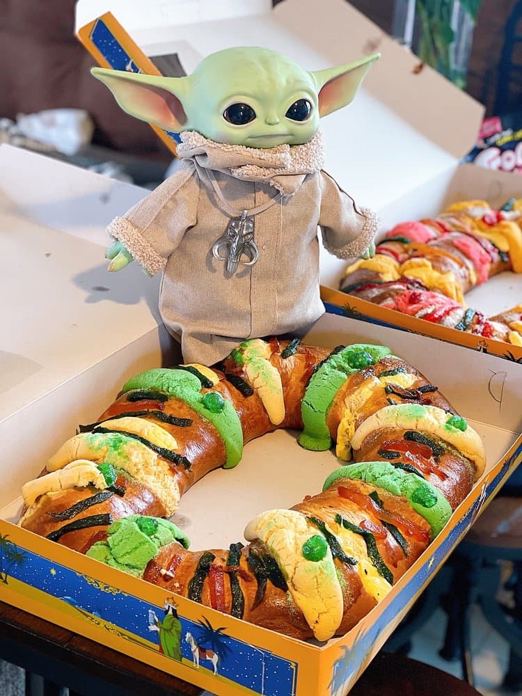 Bakery product: Grogu Rosca de Reyes